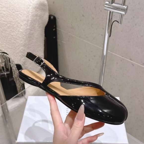 MM6 Maison Martin Margiela Glossy Black Tabi Slingback Heels - Picture 6 of 9